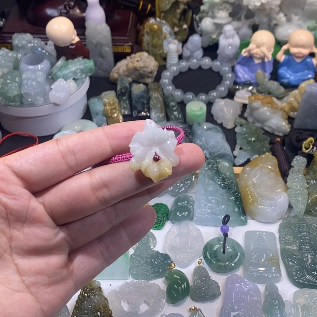 翡翠未镶嵌吊坠(不含链)玉兰花