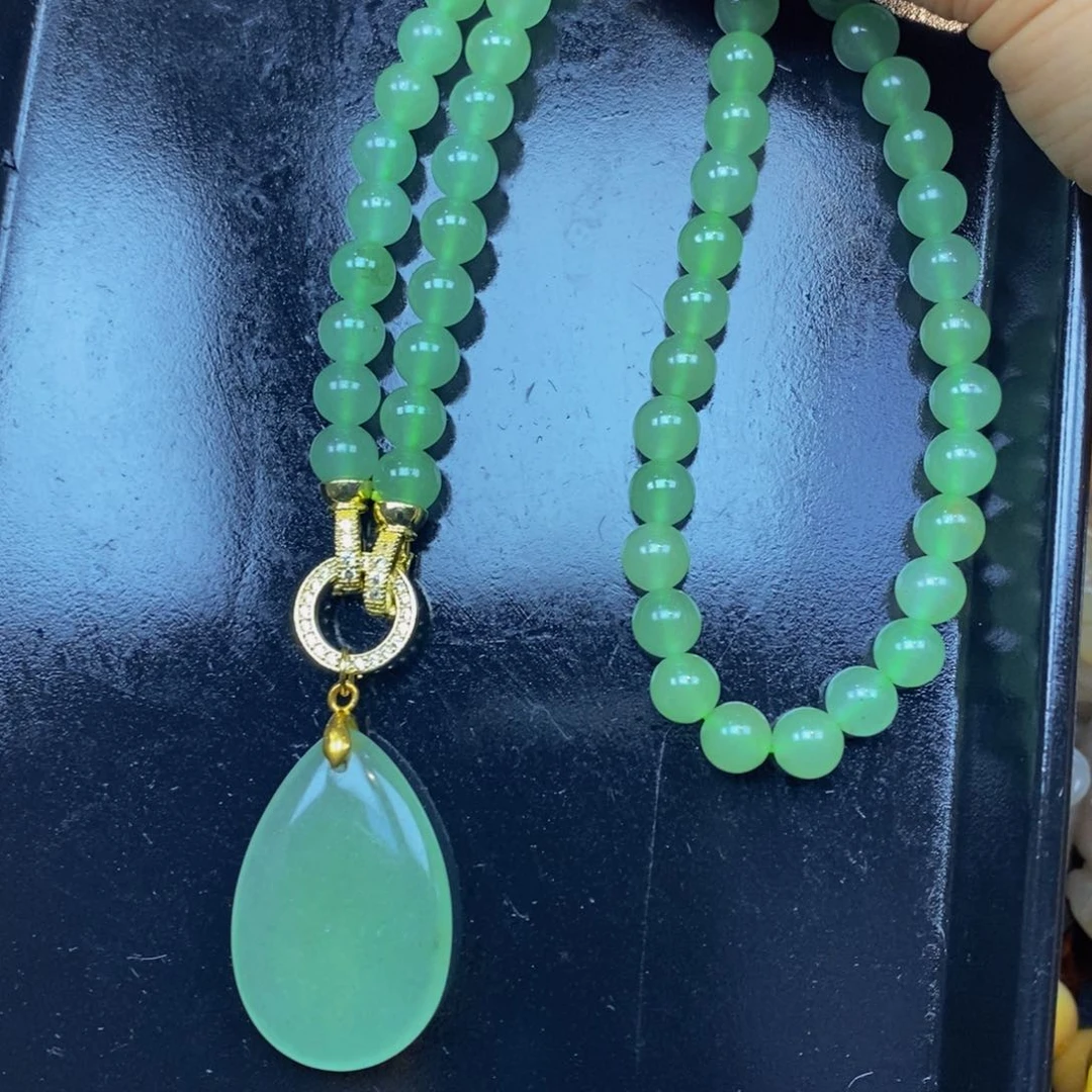 未镶嵌石英质玉（黄龙玉）颈饰