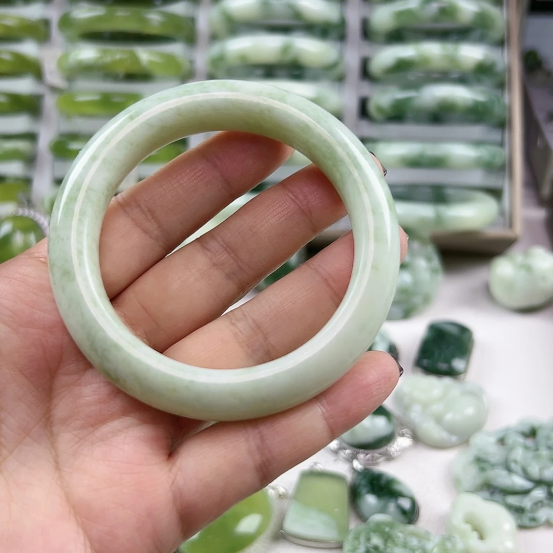 蛇纹石玉未镶嵌手镯