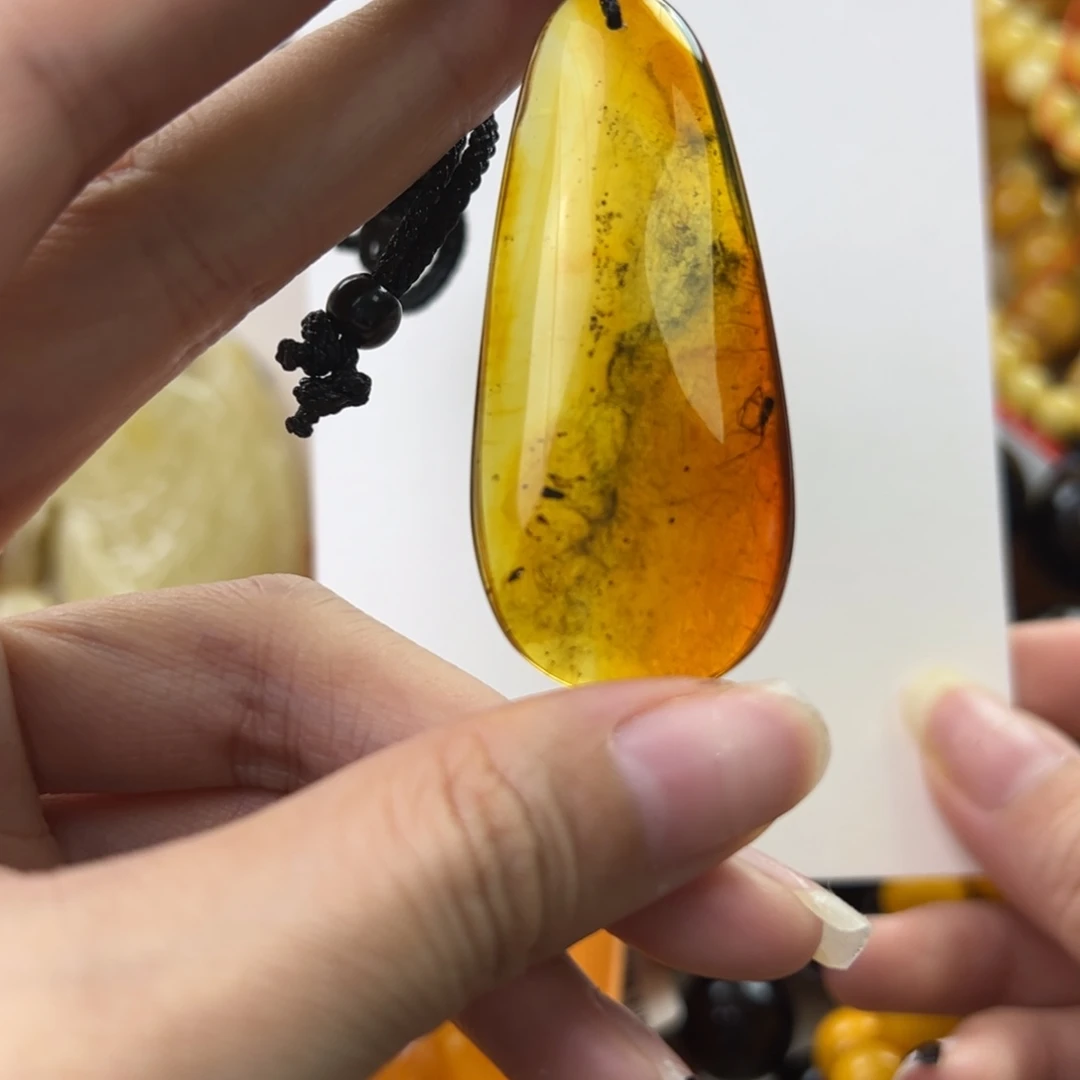 琥珀珠宝奇石未镶嵌