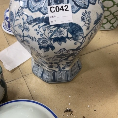 瓶小***。瑕疵瓷片不退不换。。。。。。。。。。