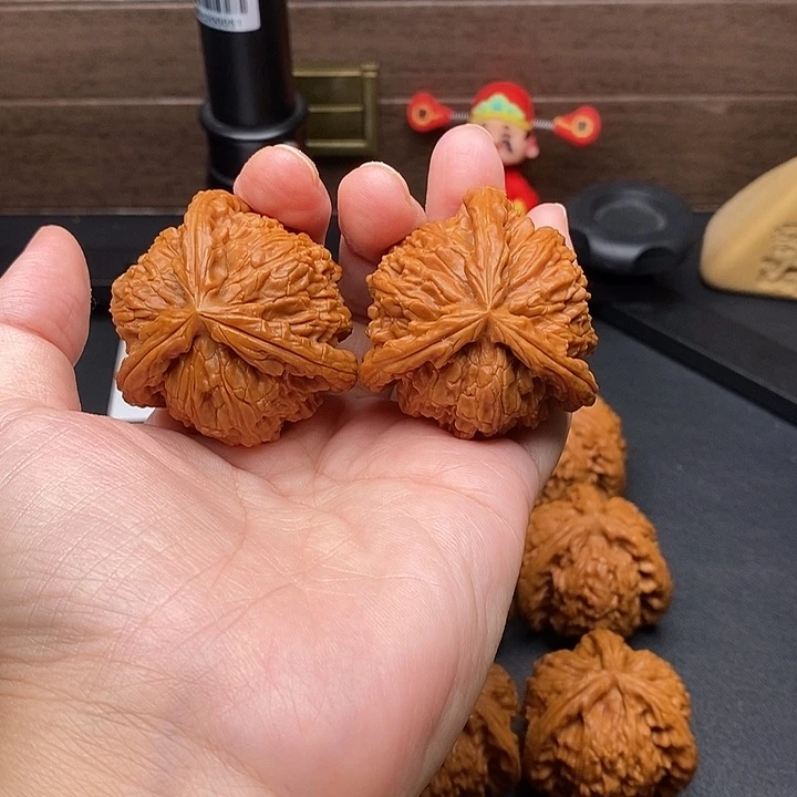 用***5文玩核桃把件白奔