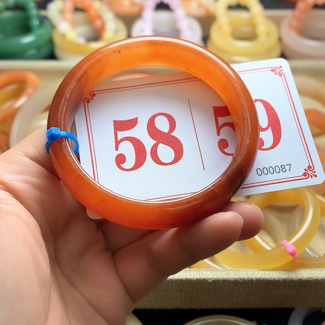 未镶嵌石英质玉（黄龙玉）手镯