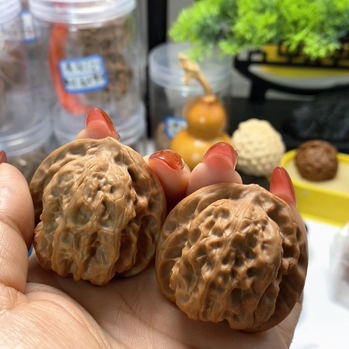 文玩核桃把件磐石