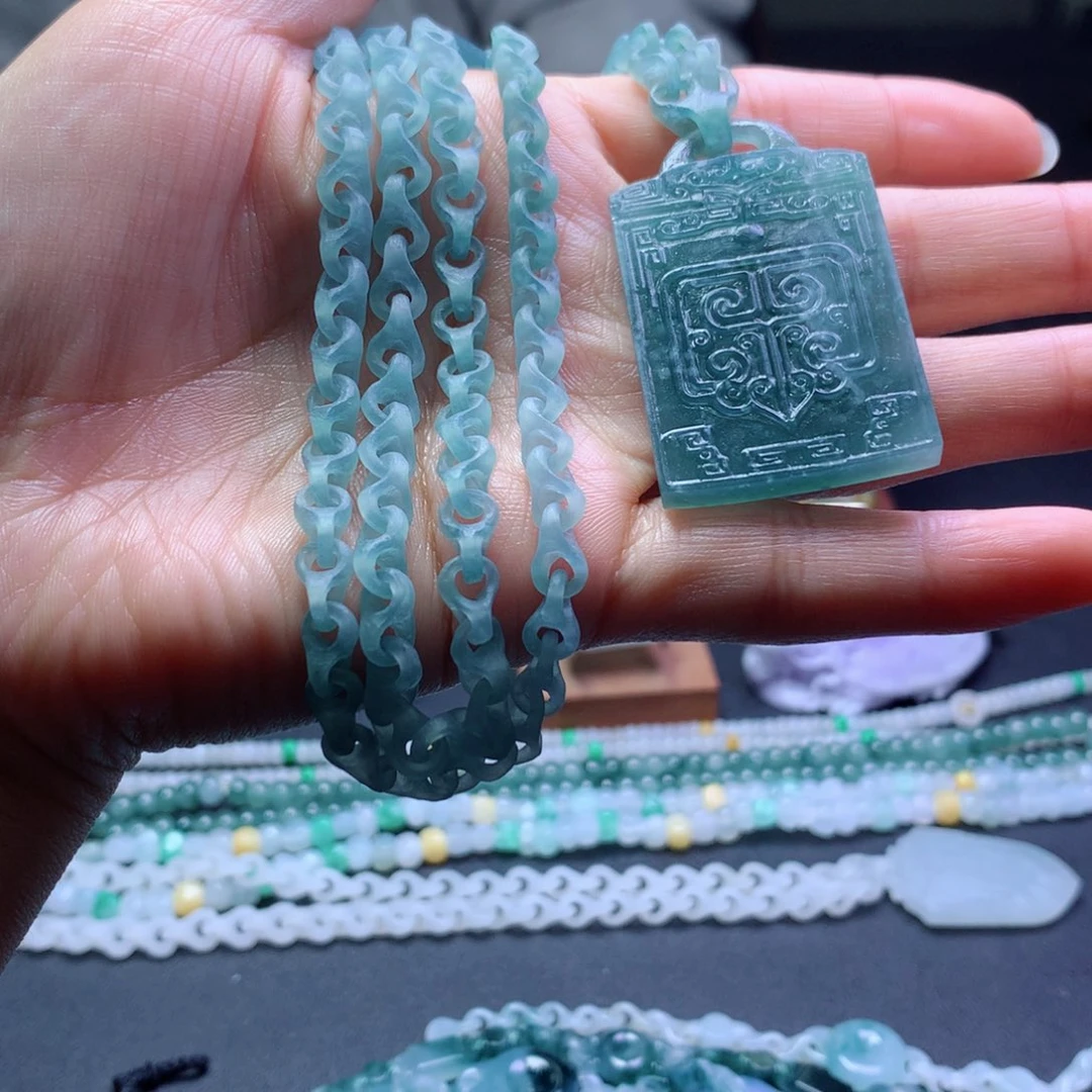 浪****定制翡翠未镶嵌翡翠