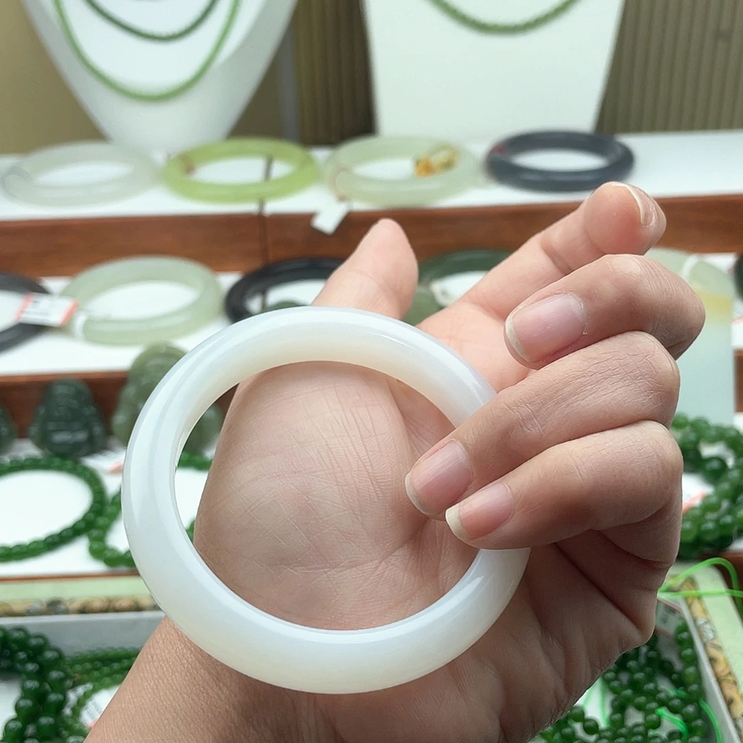 和田玉手镯未镶嵌