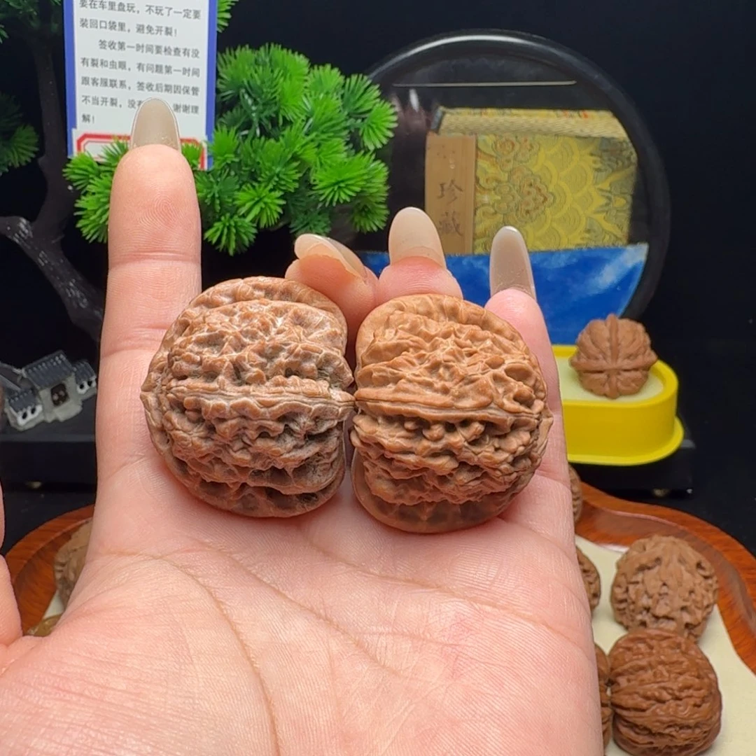 文玩核桃把件全品三角白38