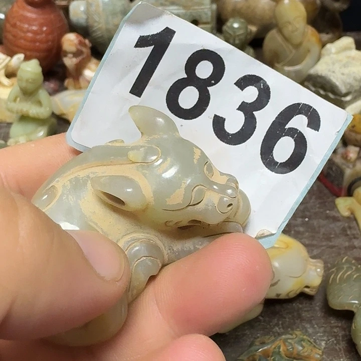 和田玉未镶嵌颈饰木***氵