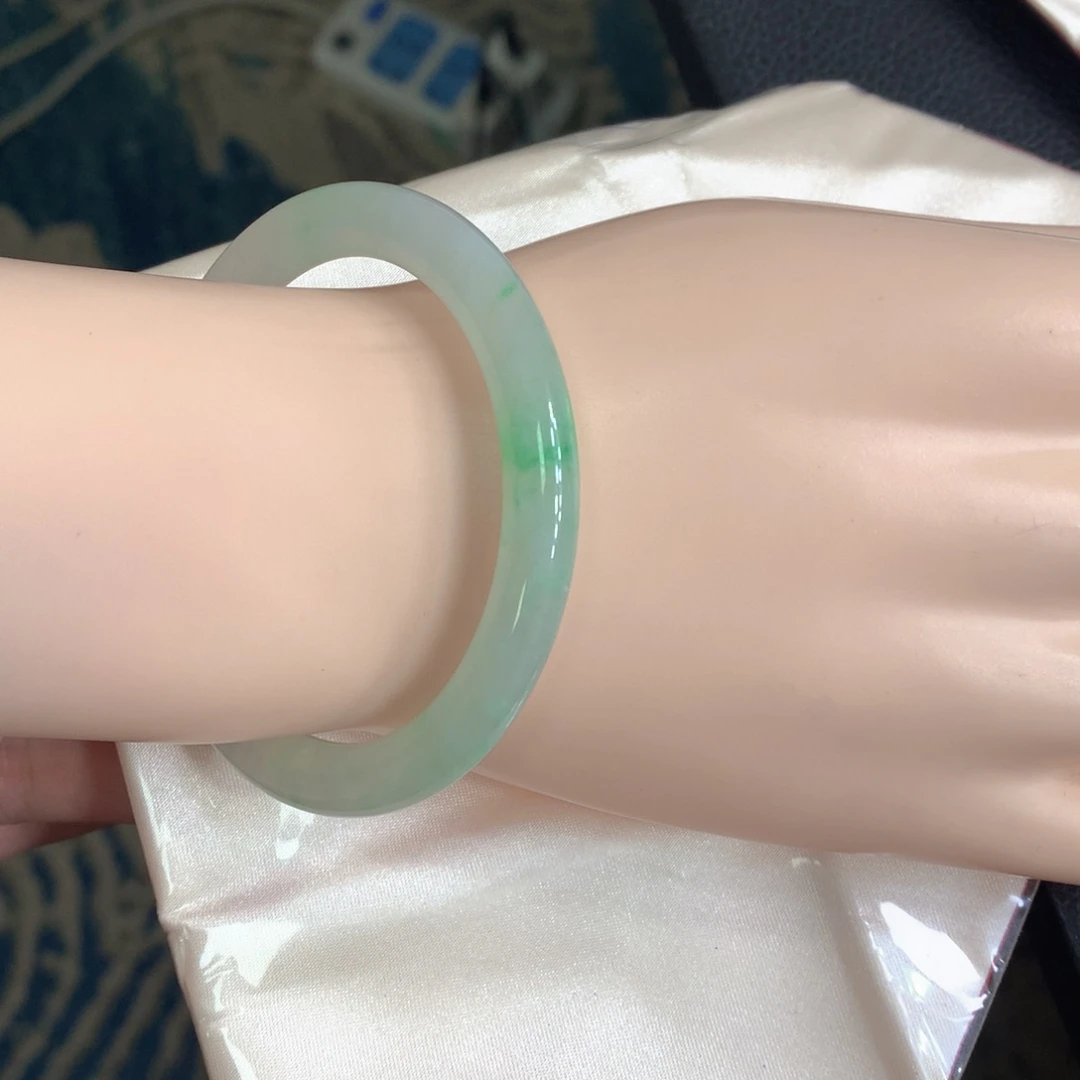 翡翠未镶嵌手镯（圆镯）翡翠（叮当）