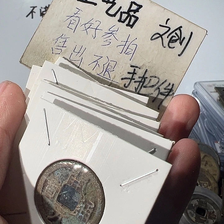 定制现代工艺品九个