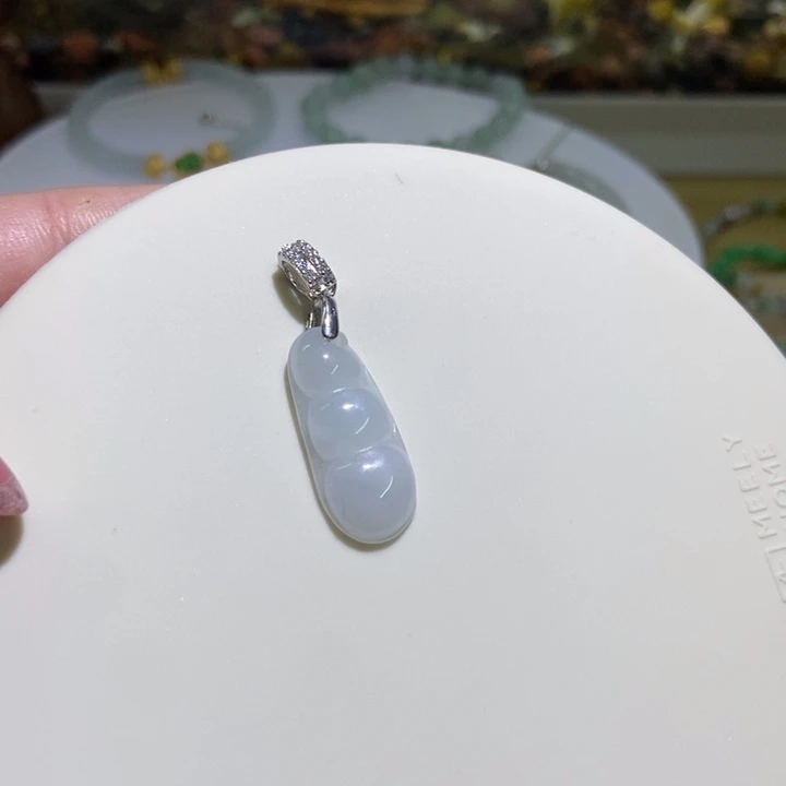 颈饰未镶嵌翡翠豆子