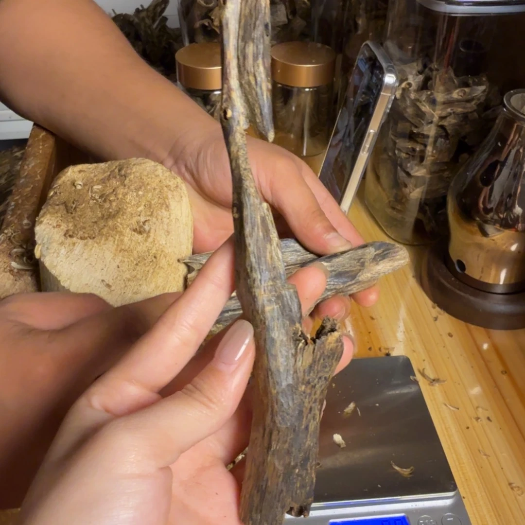 沉香奇楠沉香原料虫漏香23.8克