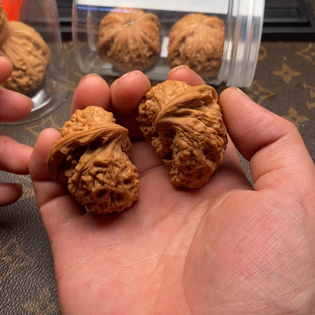 文玩核桃精品对座山雕