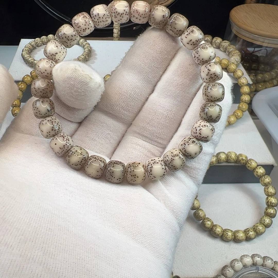 櫯***e手串星月菩提石玉料9×8