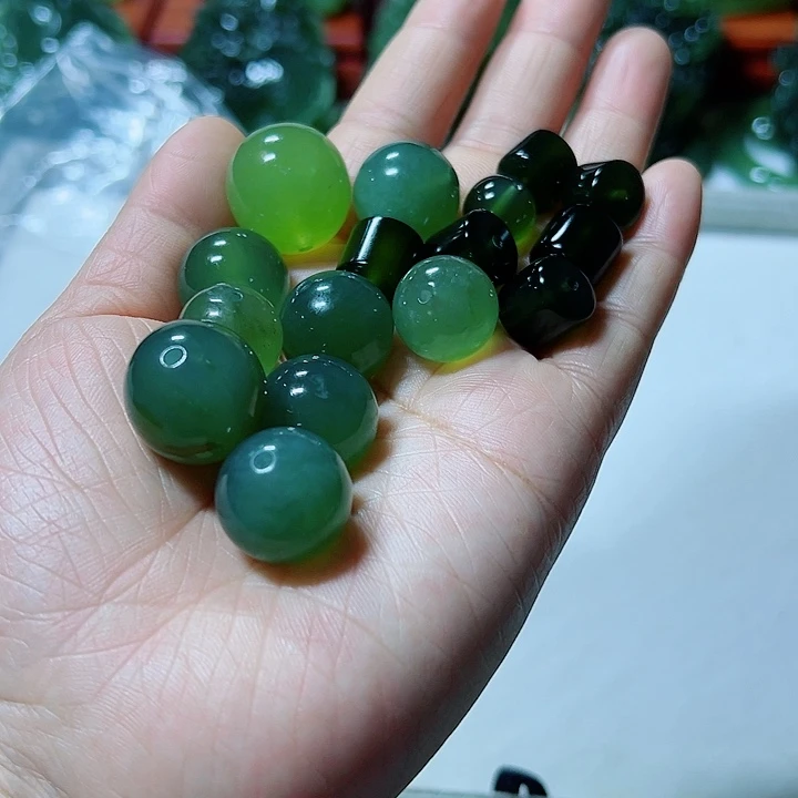 时***空蛇纹石玉合金颈饰