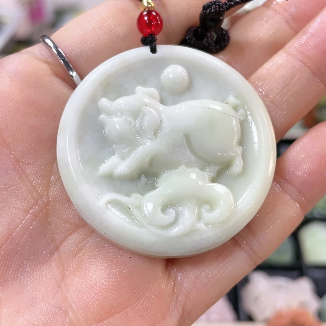 蛇纹石玉颈饰合金