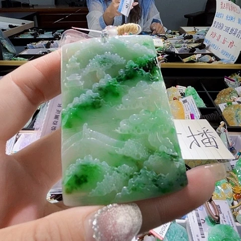 颈饰未镶嵌翡翠一个