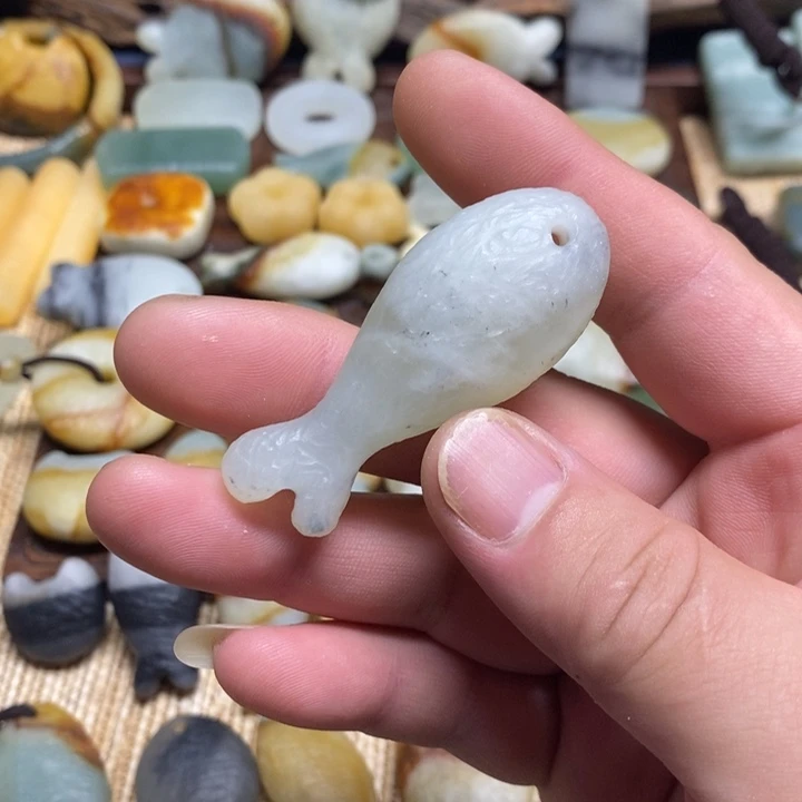 蛇纹石玉未镶嵌颈饰