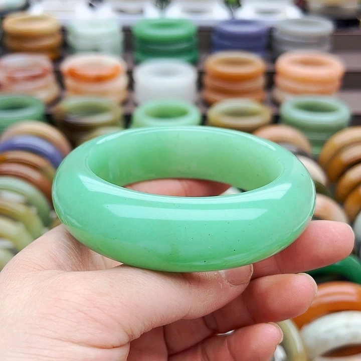 未镶嵌手镯（圆镯）石英质玉?****?