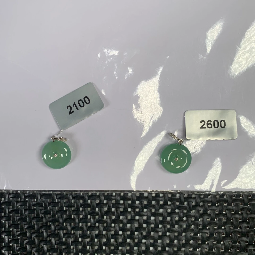 翡翠A货18K金镶嵌平安扣多样性发货，发一件347