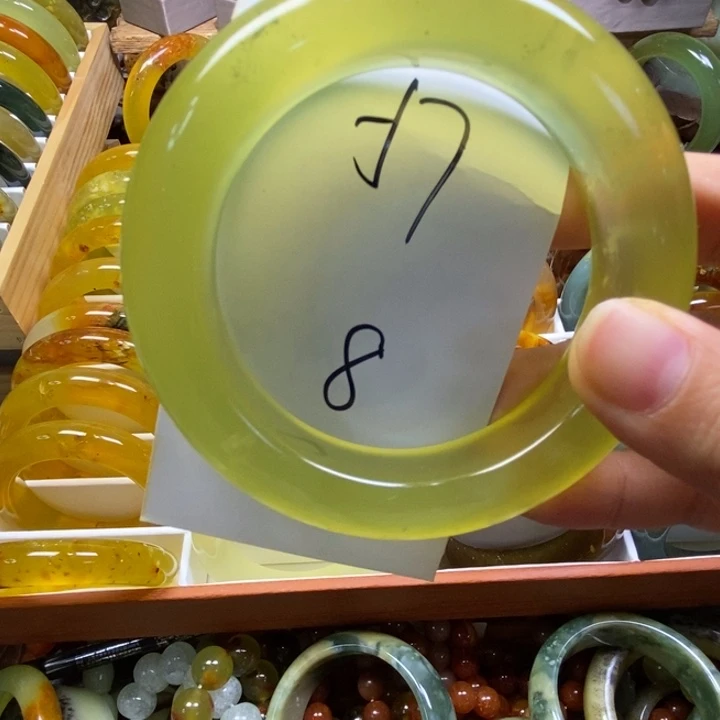 一***佛蛇纹石玉未镶嵌手镯