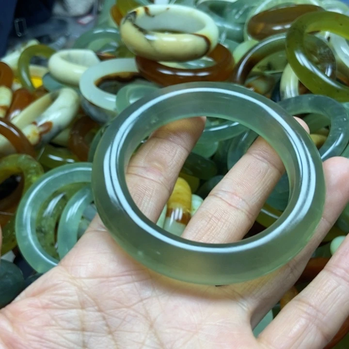 海***哥未镶嵌蛇纹石玉手镯