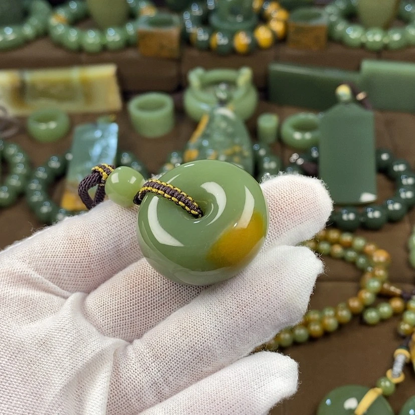 【闪购商品】颈饰未镶嵌岫岩河磨玉（透闪石质玉）
