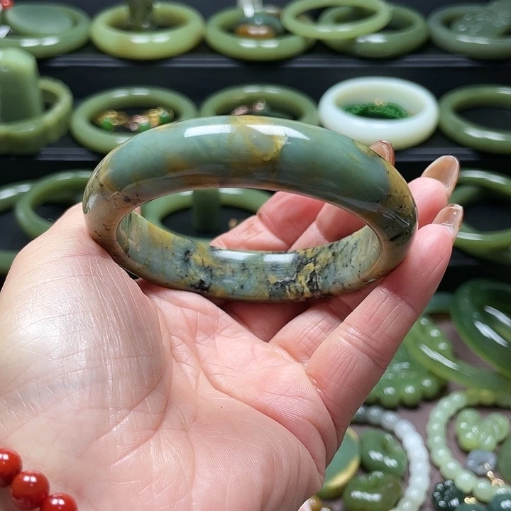 蛇纹石玉未镶嵌手镯