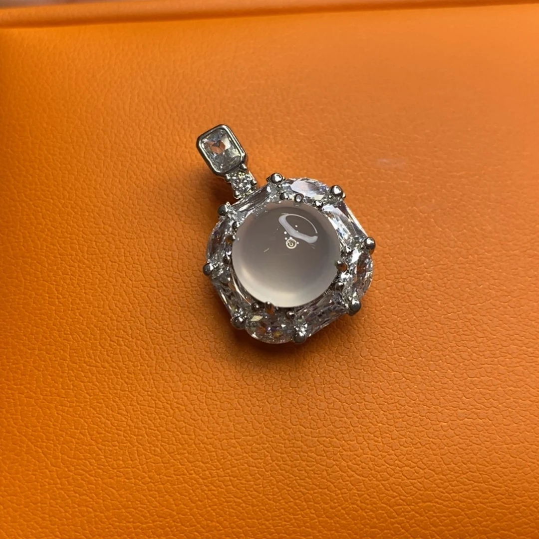 石英质玉合金吊坠