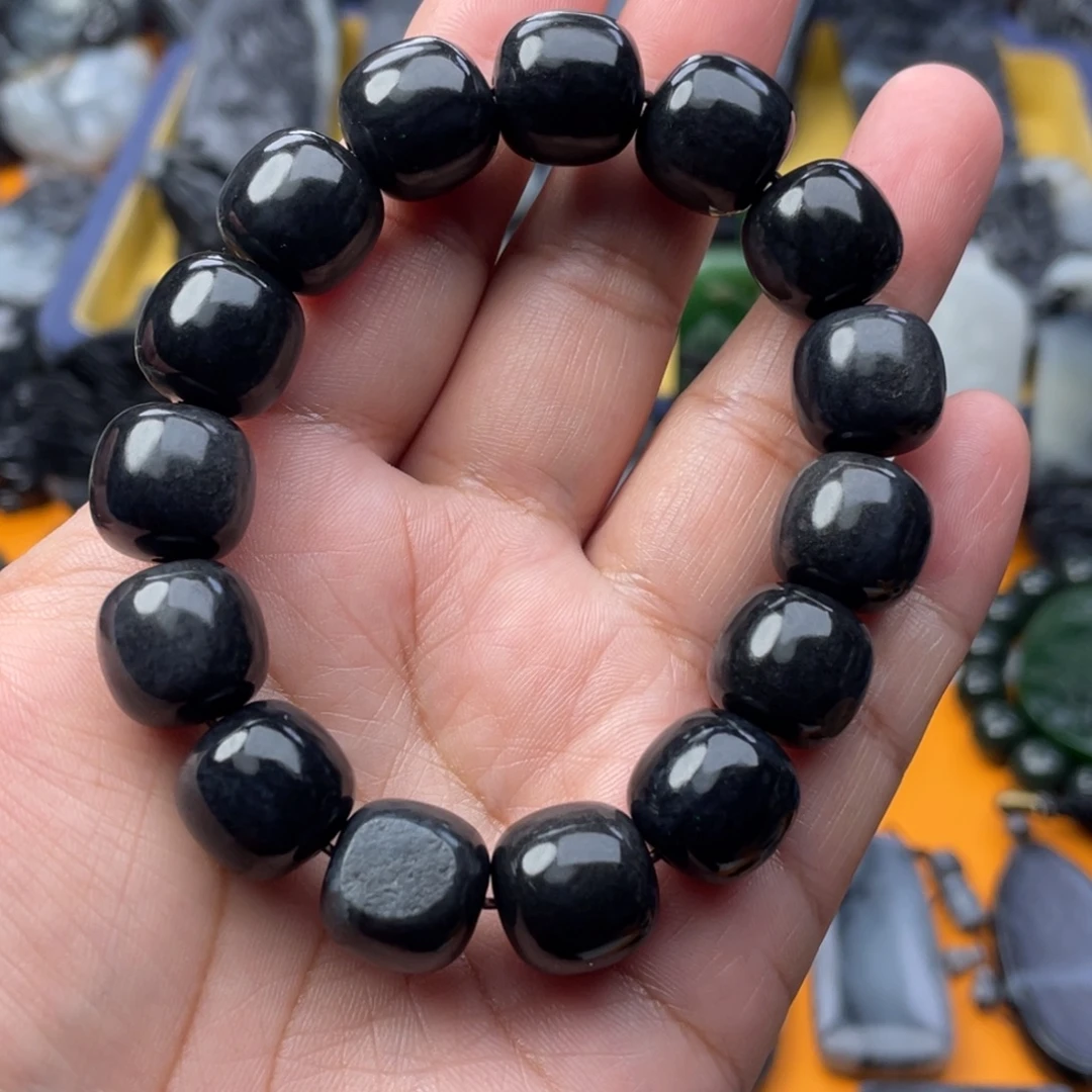 秋***天和田玉未镶嵌手串