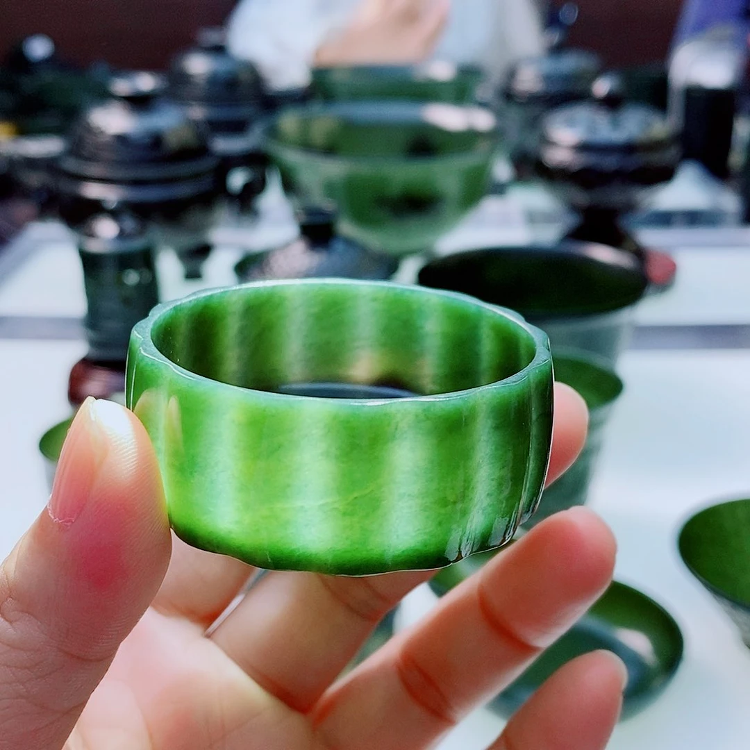 未镶嵌和田玉（青玉）摆件微瑕