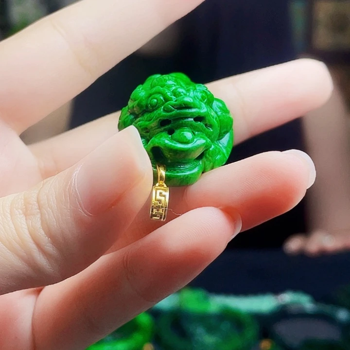 翡翠18K金镶嵌颈饰多样性