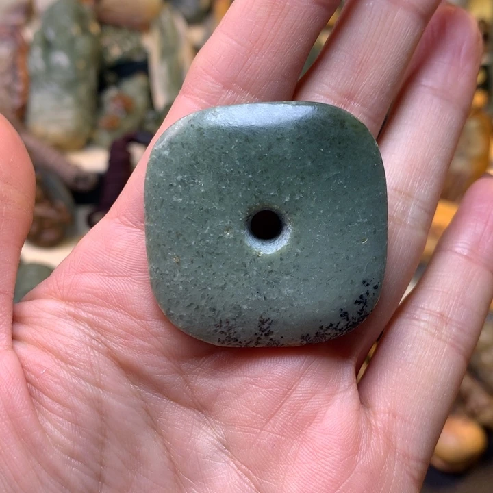 岫岩河磨玉（透闪石质玉）挂件未镶嵌