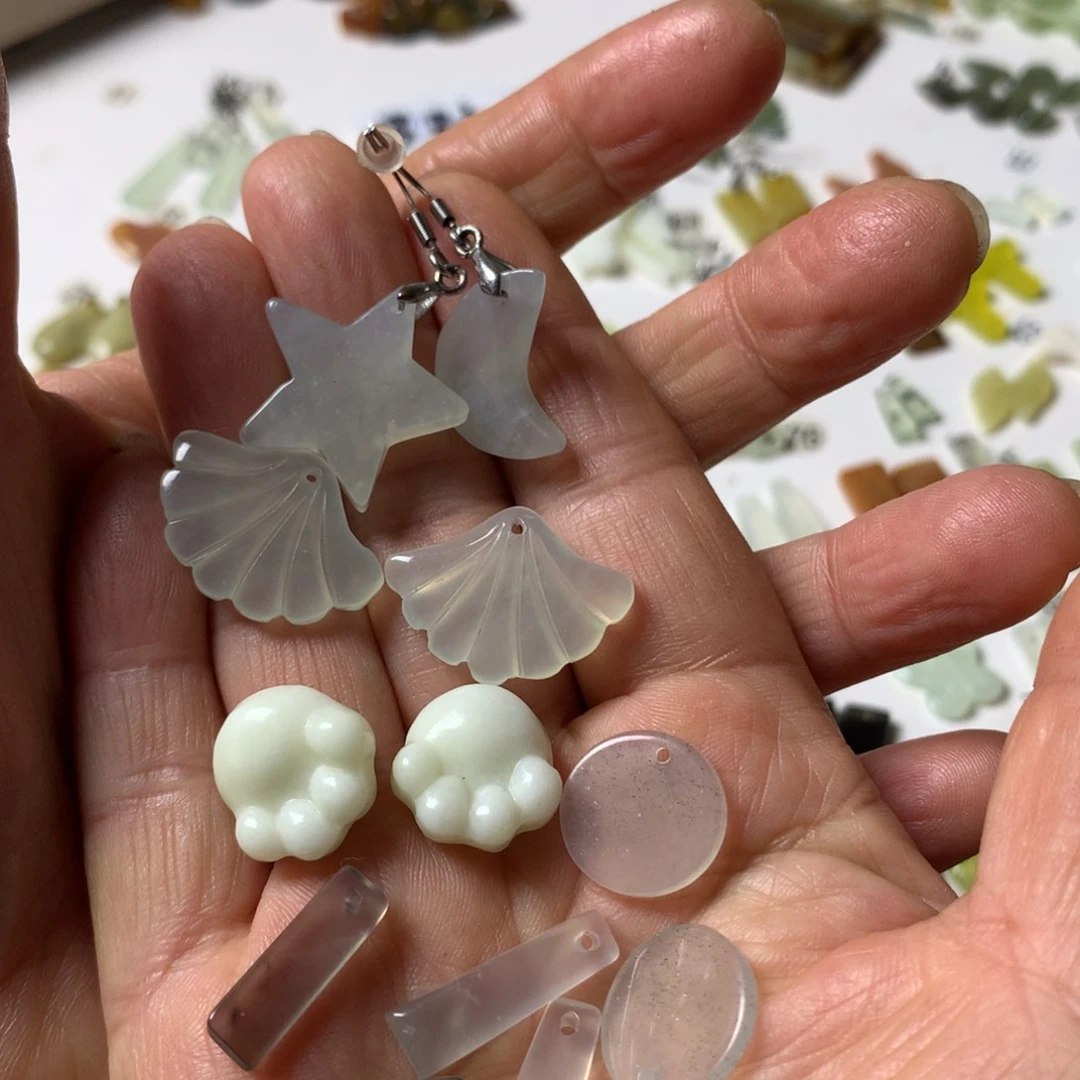 花***怡蛇纹石玉合金耳环