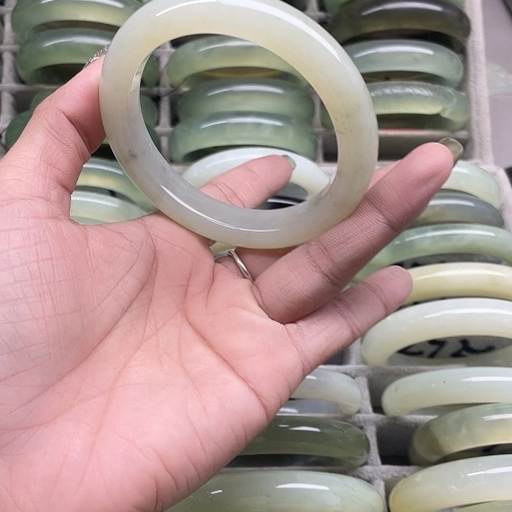 蛇纹石玉未镶嵌手镯265