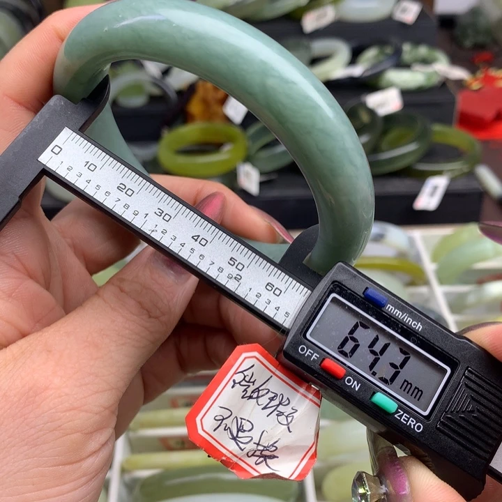 蛇纹石玉手镯未镶嵌498