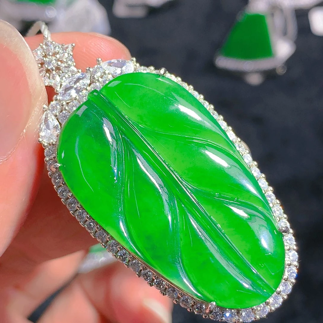 翡翠颈饰银S925镶嵌吊坠