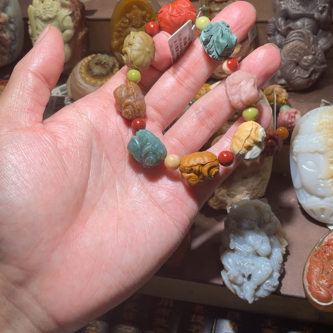 伊****石英质玉未镶嵌吊坠6