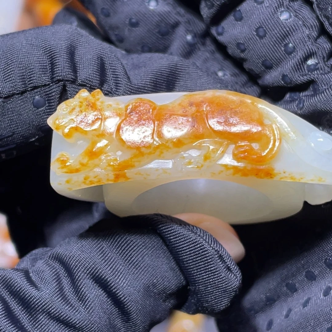 和田玉未镶嵌颈饰戒指