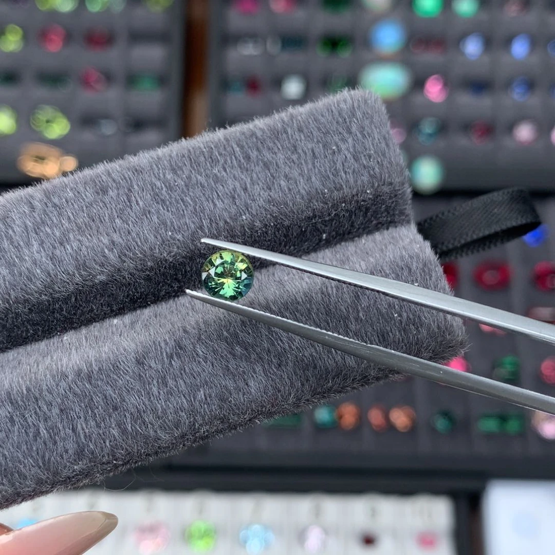 蓝宝石裸石未镶嵌98分