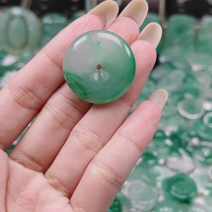 石英质玉吊坠未镶嵌