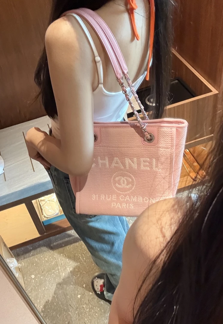 95新 Chanel/香奈儿 展会外场！粉色小号沙滩包