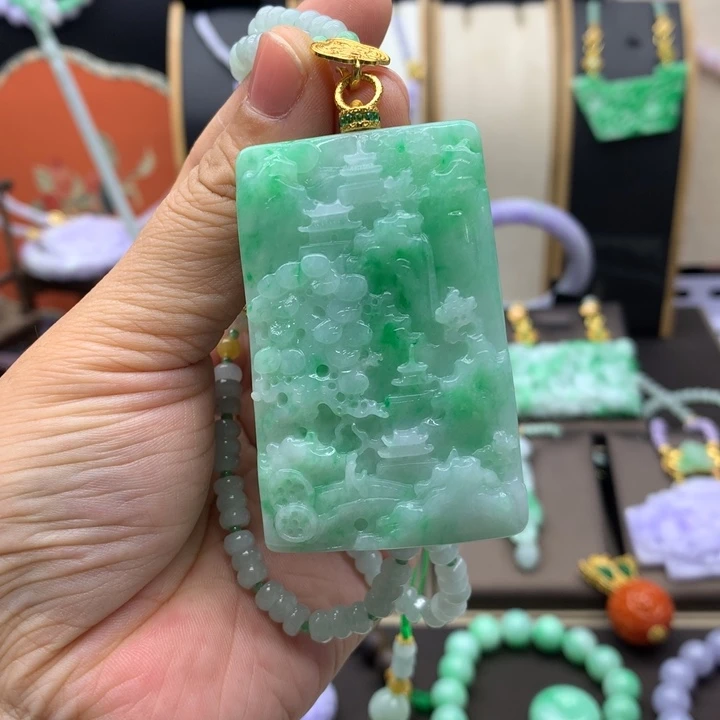 翡翠未镶嵌吊坠(赠链)