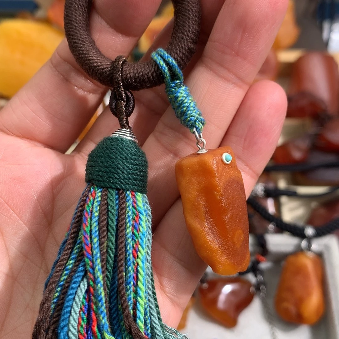 蜜蜡裸石未镶嵌在