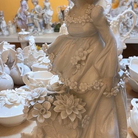 白瓷推花车摆件高度40厘米