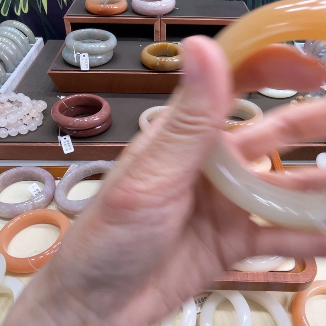 Z***n石英岩玉未镶嵌手镯