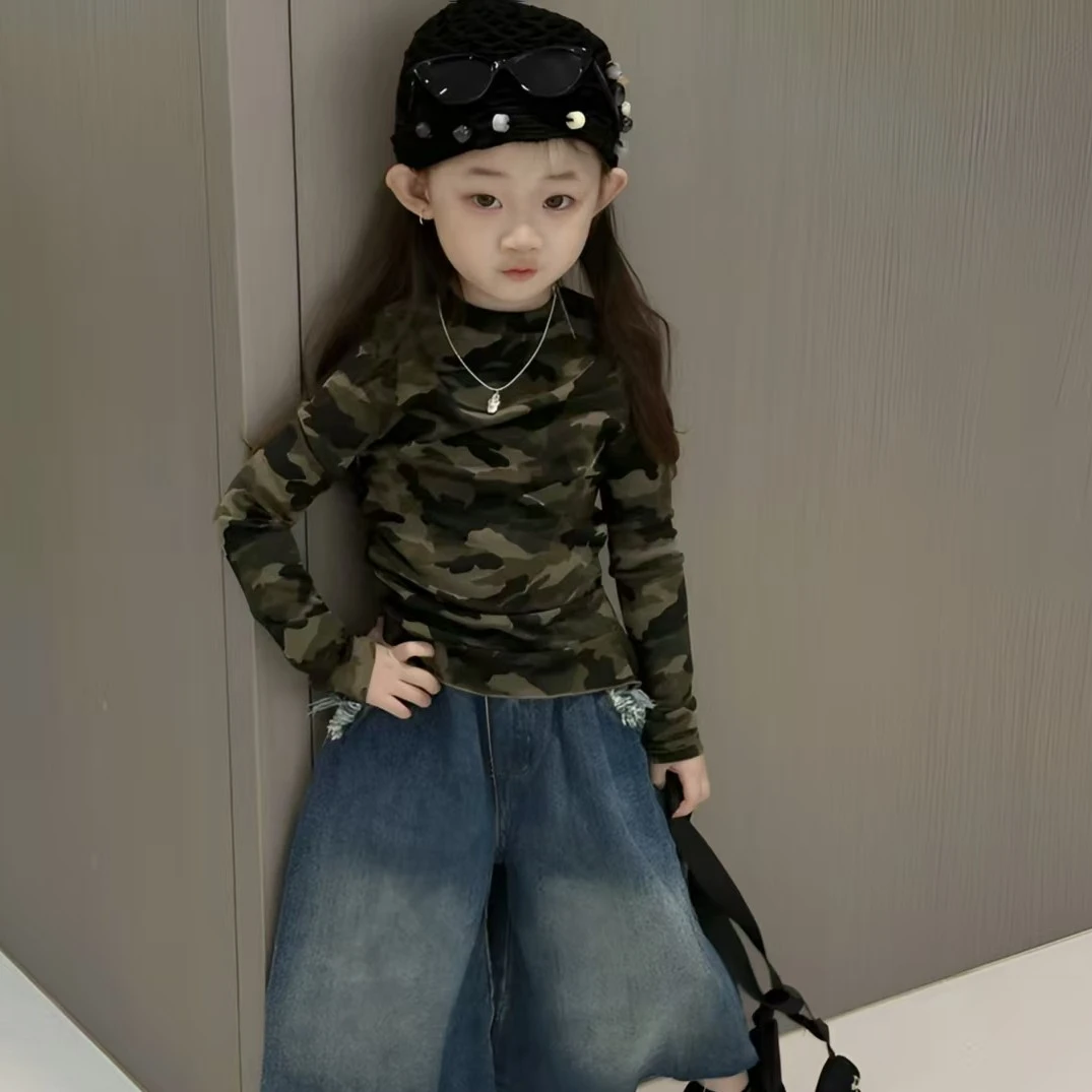 女童早秋炸街2025新款宝宝洋气潮酷迷彩长袖T恤牛仔阔腿裤两件套