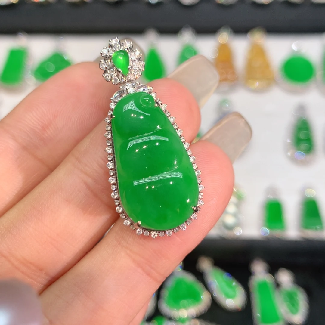 翡翠18K金镶嵌颈饰