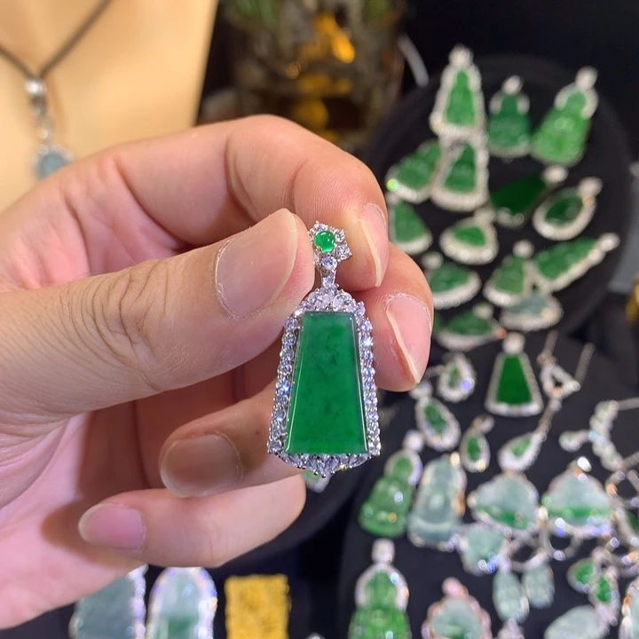 颈饰银S925镶嵌翡翠