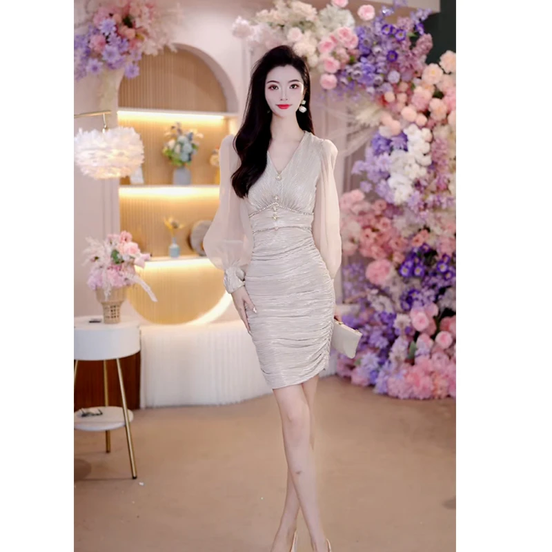 2025秋季新款v领连衣裙高端气质名媛女神范修身包臀打底裙女6300